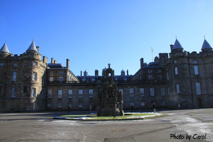 苏格兰皇宫